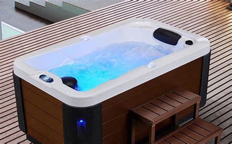 one person hot tub spa