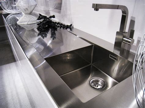 one piece kitchen sink and backsplash