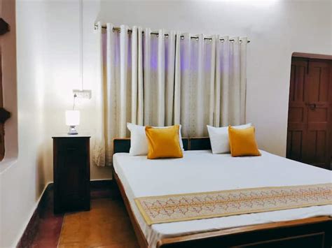 one room set for rent in varanasi