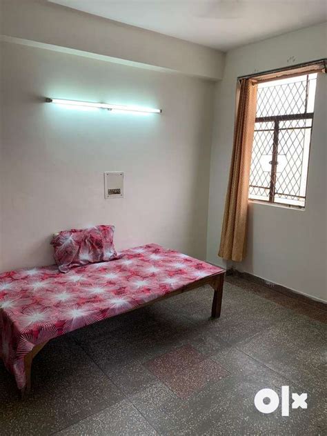 one room set for rent in varanasi