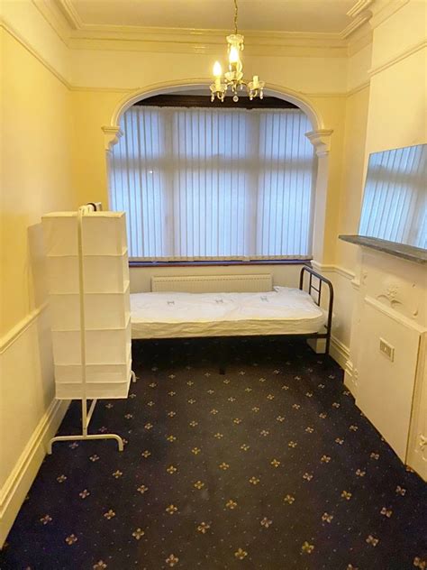 one room to rent in purley