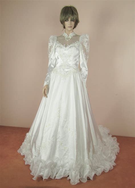 one size fits all wedding dress