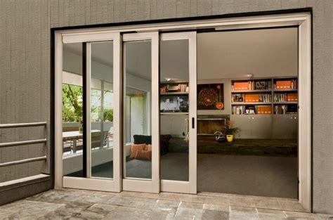 one sliding doors that opens fron livng room to patio