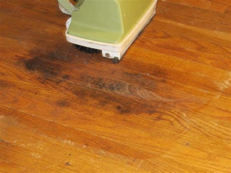 one spot on hardwood makes metal clanging noise