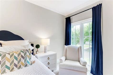 Master bedroom decor idea. Large window decor. Master