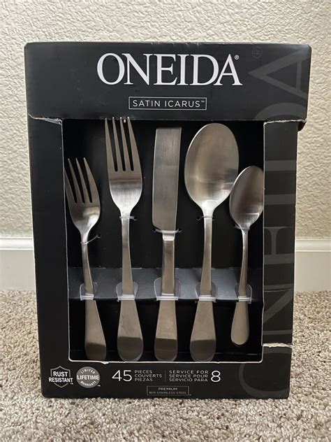 Oneida Cutlery Set For 8