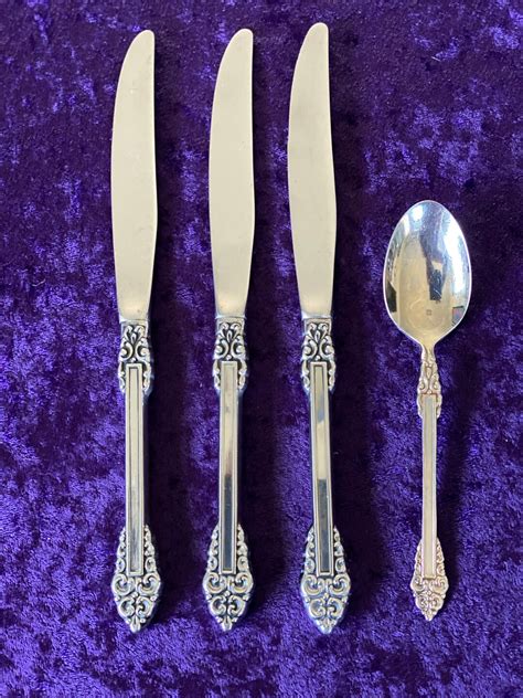 Oneida Flatware Heirloom Pattern