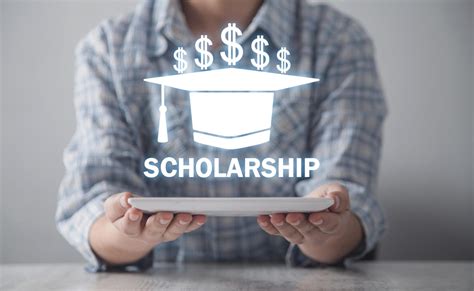 online course for undergraduate scholarship