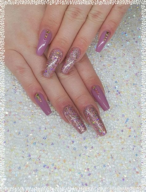 Noelie's Nails Essie Your Hut Or Mine