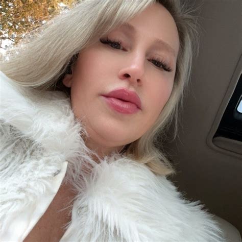 onlyfans nowell holly