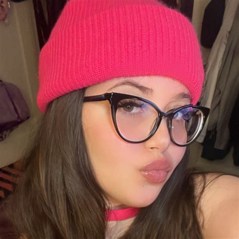 You Won’t Believe the Tongues wetter than the Cameras in This Nude Mom-Daughter Clip!