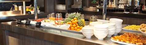 ontbijtbuffet van der valk