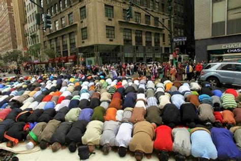 Organisasi Black Moslem Didirikan di Chicago Amerika oleh