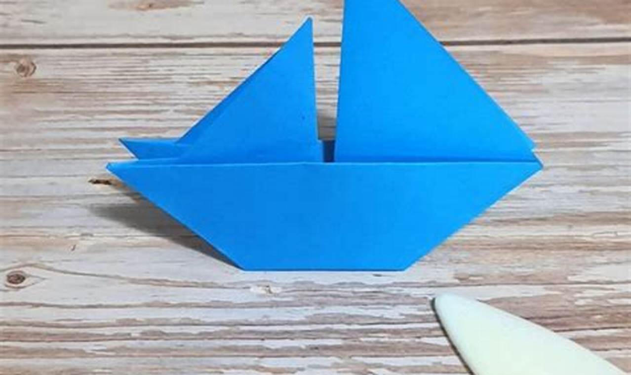 Origami Boats for Christmas: A Festive and Eco-friendly Decoration