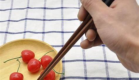 Comer con palillos chinos es una de las tradiciones más antiguas