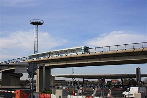 Nouvelle livrée des rames Orlyval impression et pose par DécoAder 