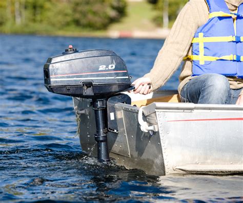 6 Best Outboard Motor for Canoe Reviews (Gas and Electric) 2020