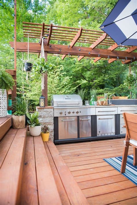 40 Outdoor Kitchen Pergola Ideas for Covered Backyard Designs