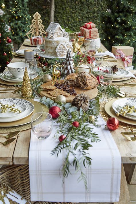 Outdoor Christmas Table Decorations