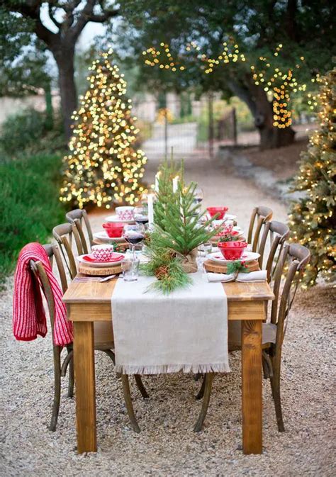 Outdoor Christmas Table Settings