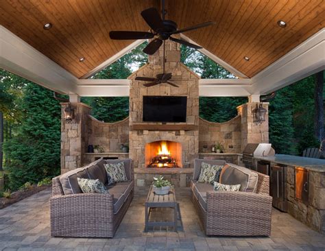 Outdoor Living Area with Corner Fireplace in Irving Las Colinas