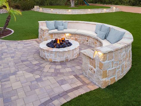 Outdoor Fire Pit With Pavers