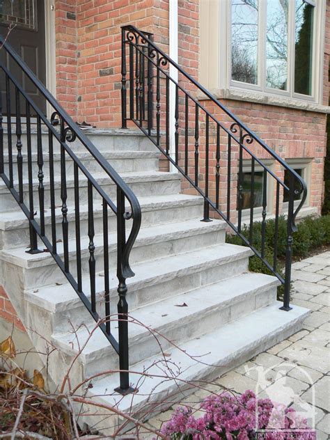 Outdoor Iron Railing Ideas