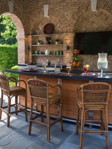 20+ Spectacular outdoor kitchens with bars for entertaining