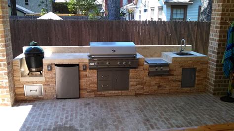 Outdoor Kitchen Built In