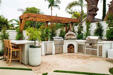 outdoor kitchen seating