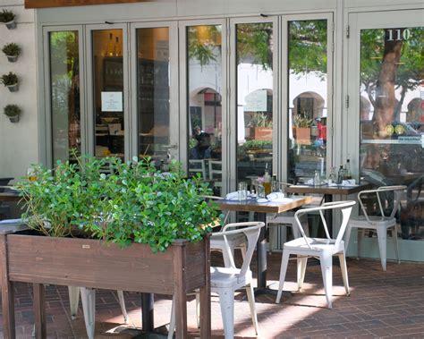 Outdoor Seating Lunch Spots