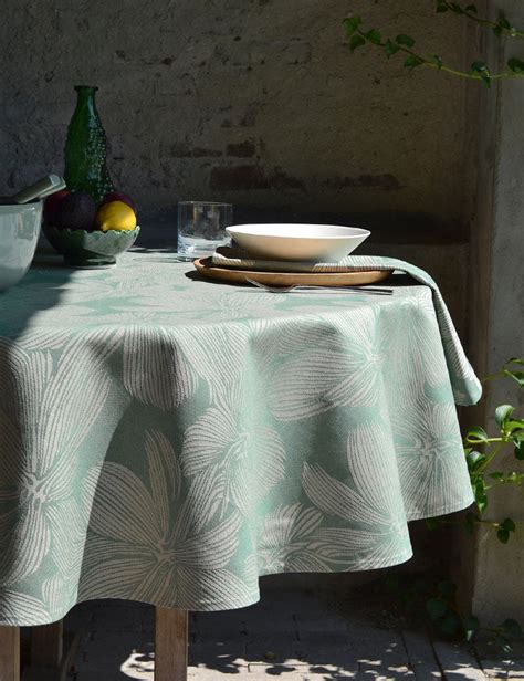 Outdoor table textiles