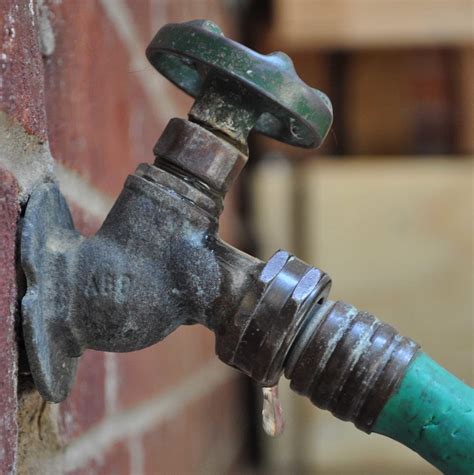 outdoor water faucet leaking handle