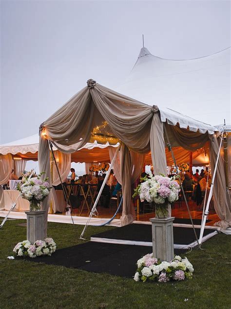 +26 Outdoor Wedding Tent Ideas