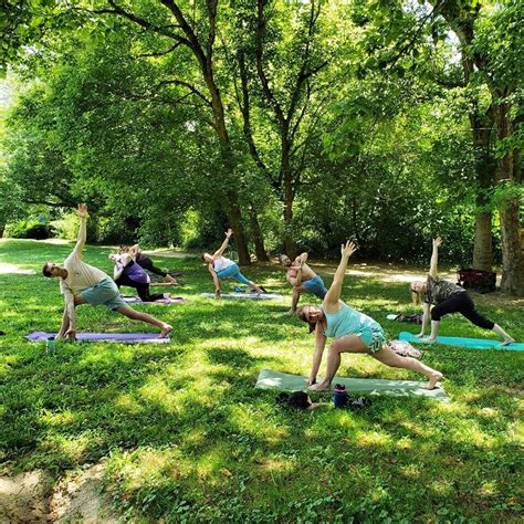 outdoor yoga class