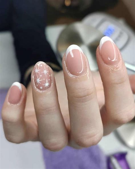 Oval Nail Designs Winter: Shimmering Styles for the Season