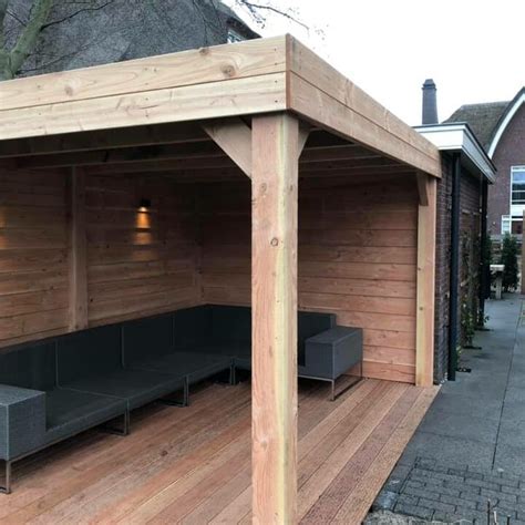 Overkapping In Voortuin