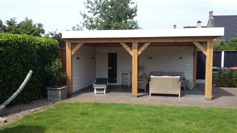 Overkapping Naast Schutting