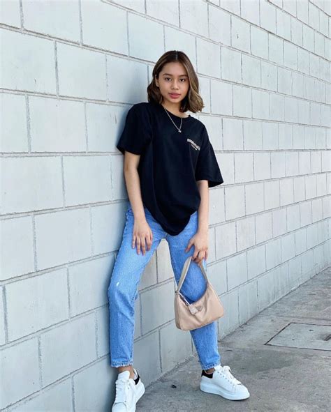 Oversized T-Shirt Outfit Ideas For 2021