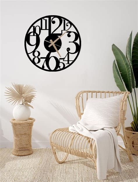 Oversized Clock With Numbers