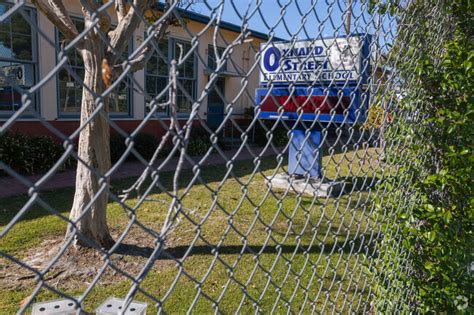 Oxnard St Elementary School