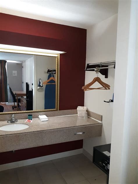 Oyo Hotel Phenix City Central Review