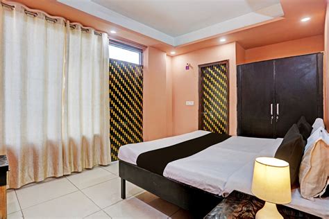 home.furnitureanddecorny.com:oyo rooms near crowne plaza gurgaon