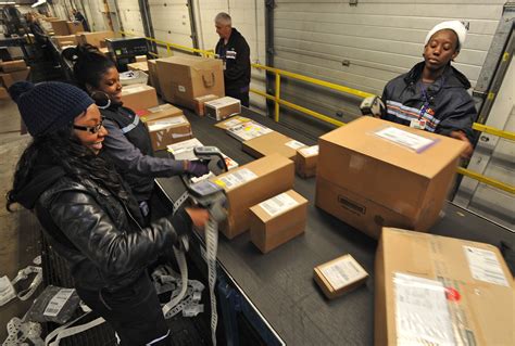 package handler wage ups