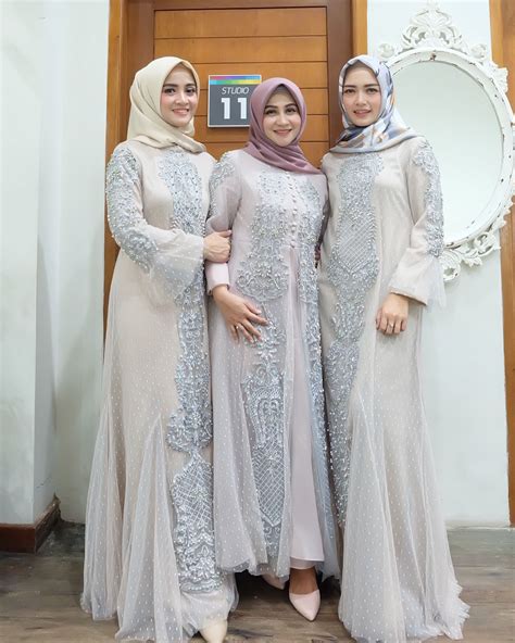 Ini 10 Pilihan Hijab Yang Cocok Dipadukan Dengan Gamis Abu-Abu (Updated  2022) | Bukareview