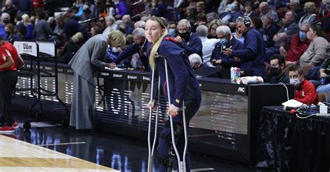 paige bueckers acl injury