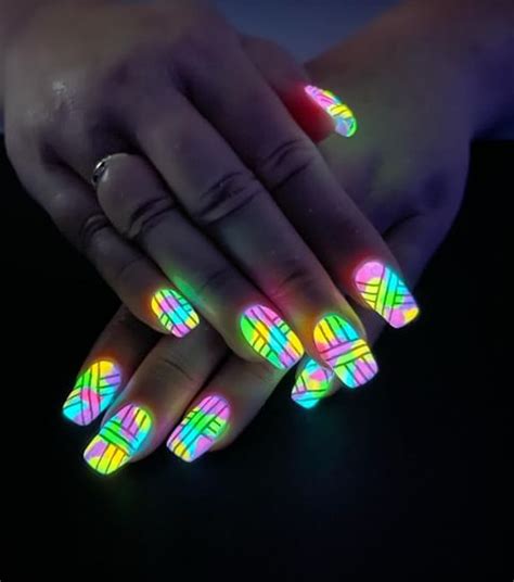 Paint Glow Nails