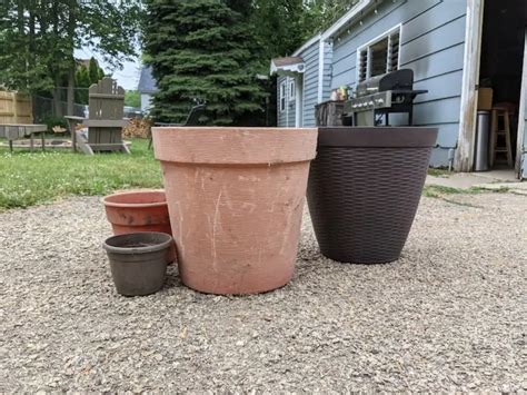 Paint Plastic Garden Containers