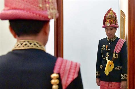 pakaian adat yang dipakai jokowi