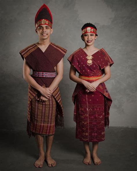 pakaian tradisional sumatera utara